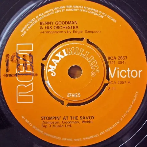 BENNY GOODMAN AND HIS ORCHESTRA - Stompin' At The Savoy - Disque 45T x 1