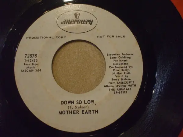 MOTHER EARTH - Down So Low / Good Night Nelda Grebe, The Telephone Company Has Cut Us Off (PROMO) - Disque 45T x 1