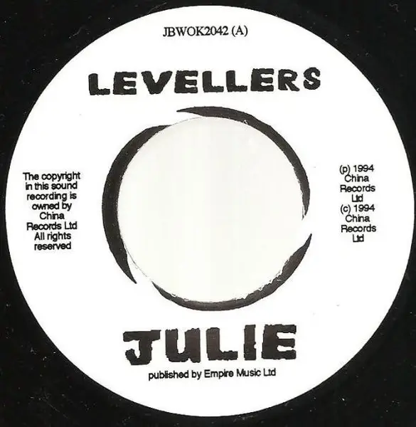 THE LEVELLERS - Julie / This Garden - Disque 45T x 1