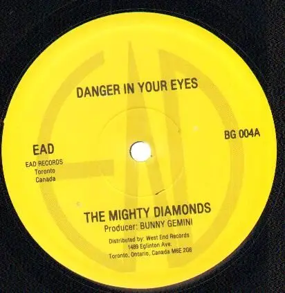THE MIGHTY DIAMONDS / ERROL DENNIS - Danger In Your Eyes  / Wrote You A Letter - Disque 33T