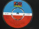 7'' - The Drifters - At The Club / Memories Are Made Of This / Saturday Night At The Movies - 4 pronged push out centre