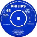 7inch Vinyl Single - The Kaye Sisters - Keep On Loving Me / That Little Touch Of Magic