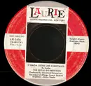 7inch Vinyl Single - The Royal Guardsmen - Snoopy's Christmas / It Kinda Looks Like Christmas