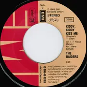 7inch Vinyl Single - The Raiders - Kiddy, Kiddy Kiss Me