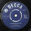 7inch Vinyl Single - The Tornados - Globetrotter - 4-Prong Knockout Centre
