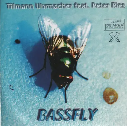 Tillmann Uhrmacher feat. Peter Ries - Bassfly