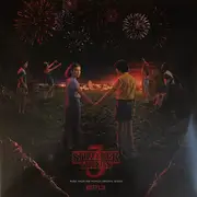 LP-Box - The Who, Madonna a.o. - Stranger Things 3: (Music From The Netflix Original Series) - Ltd Ed, Purple Splatter Vinyl, 7'inch, Mini-Poster