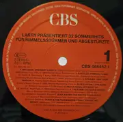 Double LP - Bee Gees, Kon Kan a.o. - Larry Präsentiert 32 Sonnenhits Für Himmelsstürmer Und Abgestürzte