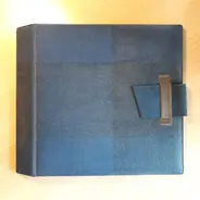 Vintage Schallplattenalbum - in blauem Stoff, mit Karo-Muster, für 18 10''-Platten