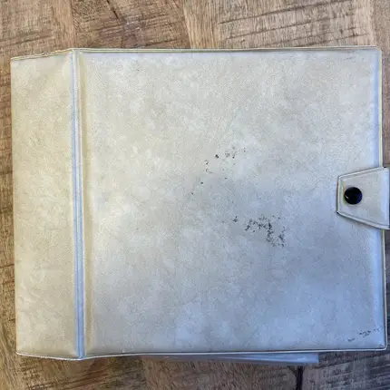 Vintage Schallplattenalbum - in hellbeiger Lederoptik für 20 Singles