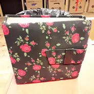 Vintage Schallplattenalbum - in schwarz, mit Rosen-Motiven, für 20 Singles