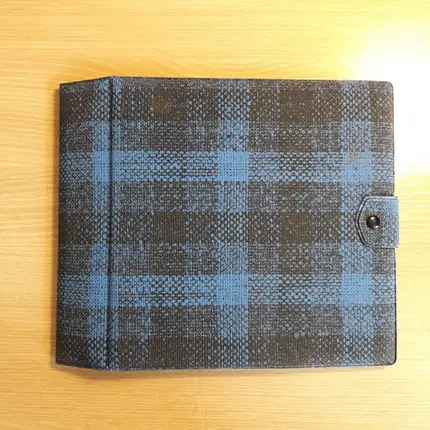 Vintage Schallplattenalbum - mit blau/schwarzem Karomuster, für 20 Singles