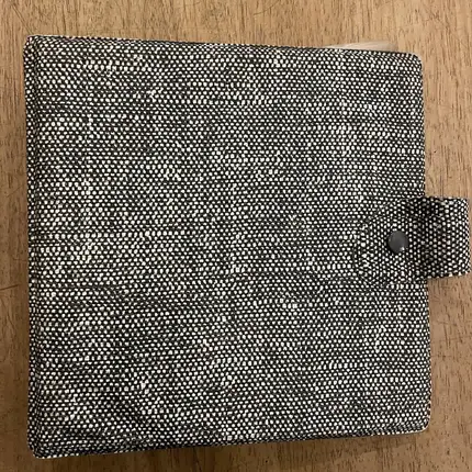 Vintage Schallplattenalbum - mit schwarz-weißem Flechtmuster-Stoffüberzug, für 20 Singles
