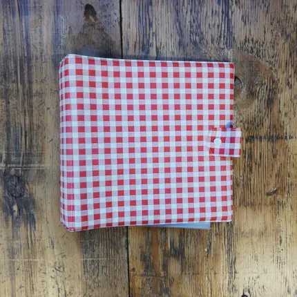 Vintage Schallplattenalbum - mit rot-weißem Karodesign, für 16 Singles