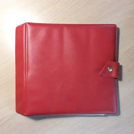 Vintage Schallplattenalbum - in roter Lederoptik für 20 Singles