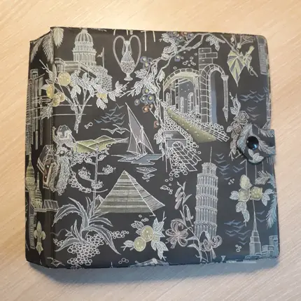 Vintage Schallplattenalbum - in schwarz, mit Landmarken-Motiven, für 20 Singles