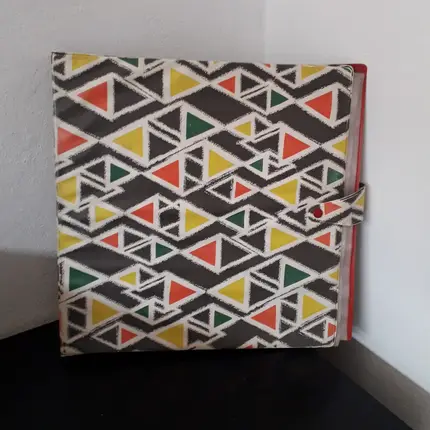 Vintage Schallplattenalbum - mit buntem Dreieckmuster, Für 12 LPs