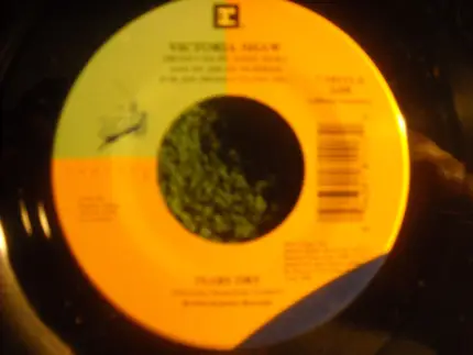 Victoria Shaw - Half Hearted / Tears Dry