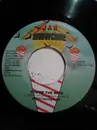 7inch Vinyl Single - Voicemail Feat. Rohan 'Snowcone' Fuller / Mr. Vegas Feat. DJ Flavor - Round Of Applause / You're The Wife