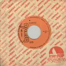 7inch Vinyl Single - Z'Zi Labor / Nyeső Mária - Utolsó Tangó Párizsival / Tejbegríz