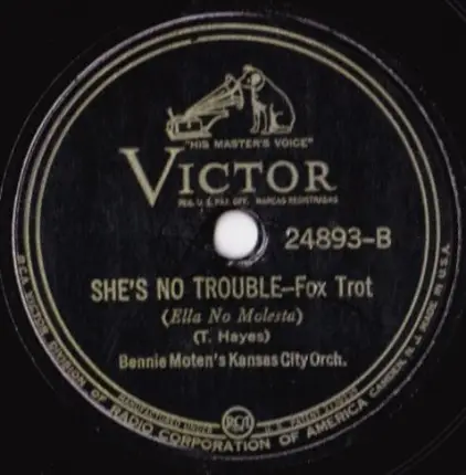 Bennie Moten's Kansas City Orchestra - South = Sur / She's No Trouble = Ella No Molesta