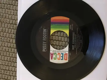 Bert Kaempfert & His Orchestra - Hold Me