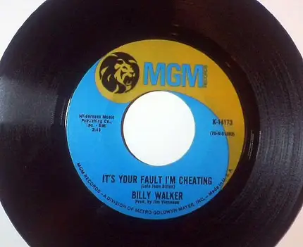 Billy Walker - She Goes Walking Through My Mind / It's Your Fault I'm Cheating