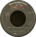 7inch Vinyl Single - Crystal Gayle - Don't It Make My Brown Eyes Blue / Green Door