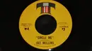 7inch Vinyl Single - Dee Mullins - Circle Me / Friday's Wine
