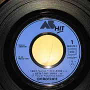7inch Vinyl Single - Dorothée - Tant Qu'On A Des Amis / Detective Privé - EP