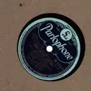 Schellack - Duke Ellington And His Orchestra / The Harlem Footwarmers - The Mooche / Sweet Chariot