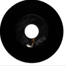 7inch Vinyl Single - Elvis Presley With The Jordanaires - Crying In The Chapel