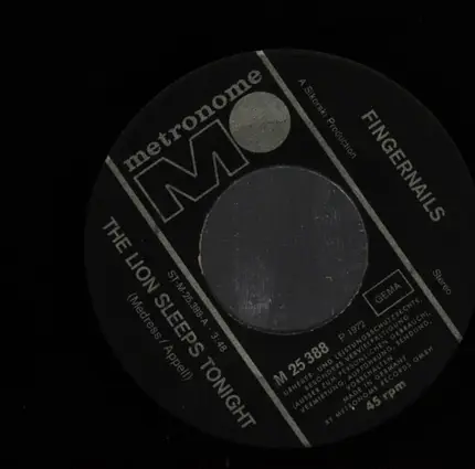 Fingernails - The Lion Sleeps Tonight / Candlelight