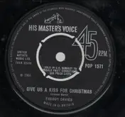 Freddie Davies - Give Us A Kiss For Christmas