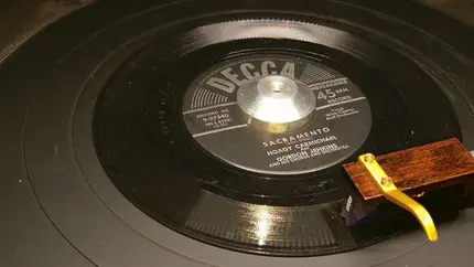 Hoagy Carmichael With Gordon Jenkins And His Orchestra And Chorus - My Resistance Is Low / Sacramento