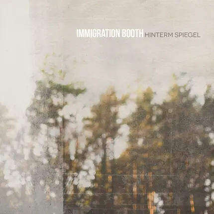 Immigration Booth - Hinterm Spiegel