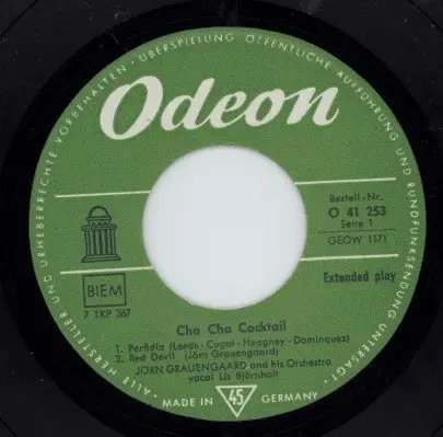 Jørn Grauengaards Orkester - Cha Cha Cocktail