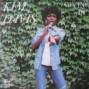 7inch Vinyl Single - Kim Davis - Givin' In / Just For The Night
