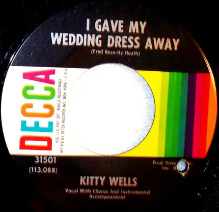 Kitty Wells - A Heartache For A Keepsake
