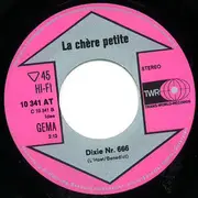 7inch Vinyl Single - La Chère Petite - Wer Hat Dein Glück So Zerstört (Ballade Einer Fußballerbraut)
