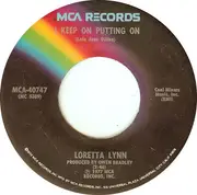 7'' - Loretta Lynn - Why Can't He Be You / I Keep On Putting On