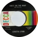 7'' - Loretta Lynn - One's On The Way / Kinfolks Holler