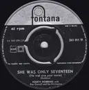 7inch Vinyl Single - Marty Robbins - Sittin' In A Tree House / She Was Only Seventeen