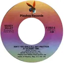 7inch Vinyl Single - Mickey Gilley - Don't The Girls All Get Prettier At Closing Time