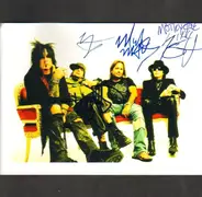 Mötley Crüe - Mötley Crüe Signed Photo