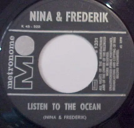 Nina & Frederik - Listen To The Ocean