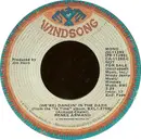 7inch Vinyl Single - Renée Armand - (We're) Dancin' In The Dark
