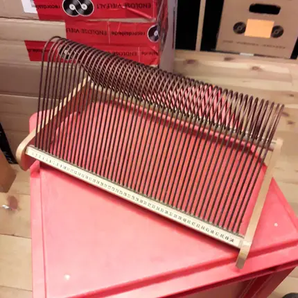 Retro Single Ständer - aus Holz, für 50 Singles, braun