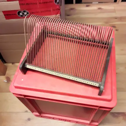 Retro Single Ständer - für 41 Singles, braun