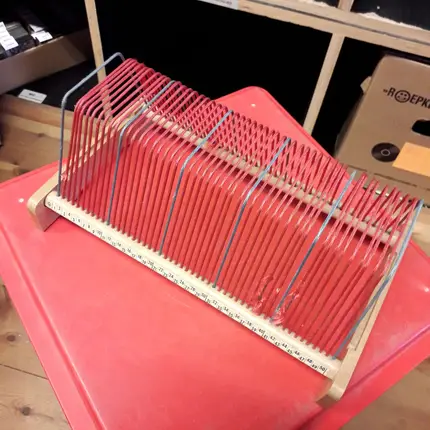 Retro Single Ständer - für 50 Singles, rot/blau